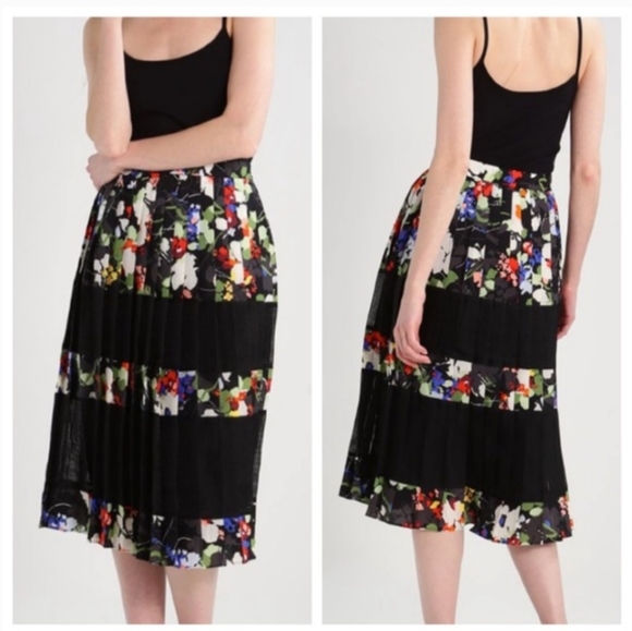 Banana Republic, Pleated Skirt, Size 10 - Picture 4 of 4